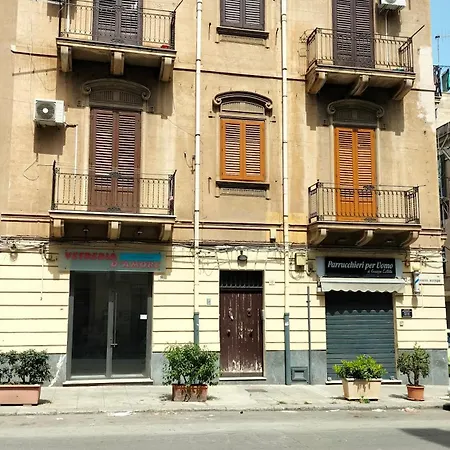 Urban Space 49 Apartment *